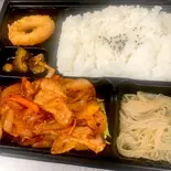 豚バラ辛口炒め弁当(快食いっぽ)