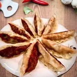 王焼き餃子(10個)肉野菜＆キムチGrilled meat and vegetable gyoza＆Chili dumpling（KOC 韓国料理）