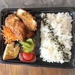国産チキンカツ弁当(ハニーマスタード)（Cafe Freedom）