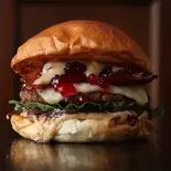 コケモモジャムバーガー(ポテト付き)/ Lingonberry Jam Burger with Salt＆Vinegar Chips（THE DEMEKEN BURGER）