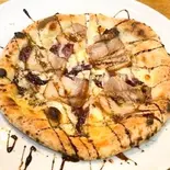 自家製ベーコンとトレビスのPizza Sサイズ（ヴィノテカ・メッシーナ）