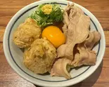 汁なし肉玉うどん(カレー味+秘)Dry Udon with Meat ＆ Egg (Curry Flavor)（饂飩頑陣 別邸）
