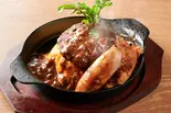 肉盛りオム(ハンバーグ＆ソーセージ＆唐揚げ)（肉オムライス専門店 肉とたまご新宿東口店）