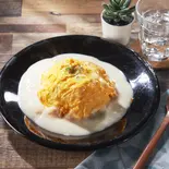 特製の濃厚クリームソースオムライス（ふわとろオムライス フレッシュエッグス 京急鶴見店）