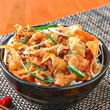お箸が止まらない激旨！ヤンニョム豚丼(お肉200g)（激盛り豚丼 メガトン 江古田店）