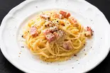 ベーコン香る濃厚カルボナーラ(大盛り無料絶品パスタ豊秀ワンコインバルシンプル)