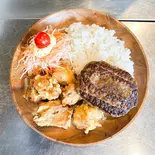 よくばりライス(からあげ&ハンバーグ) Fried chicken & Hamburg steak rice(サンバカレー)