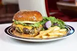 227gプレミアムアボカドチーズバーガーAVOCADO CHEESE BURGER フレンチフライSサイズ付き（BURGERLION MEAT CRUSADERS）