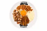 元祖！油そば+MI～温玉、焼豚増し、フライドオニオン、パルメザンチーズ～（元祖肉油堂 UMAMI）