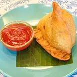 ベジタブルサモサ1ピース Vegtable Samosa 1P（本格インド料理 ラディカ）