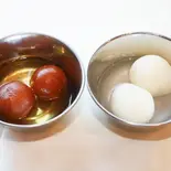 『お得』グラブジャムン2個ラシュグッラ2個 Rasgulla・Gulab Jamun2PcS（『新規オープン！！』足立区大人気インドカレー店）