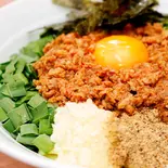 台湾まぜそば(麺特盛) 生鶏卵・ラー油・酢付き タレ2倍≪2961≫（デリズ京急鶴見店）