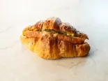 コーンソーセージクロワッサン dupain m（【食べログ百名店】極上食パン x 高加水・低温長時間発酵パン L’Atelier du pain(ラトリエデュパン) 六本木）