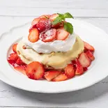 Richストロベリー・パンケーキ（ロコモコ・パンケーキ ムウムウダイナー）