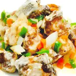 スペアリブの山椒塩かけ/Fried spareribs sahed(中華料理 龍門)