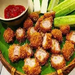 発酵豚肉の揚げロール( nem chua rán )（SHINSEKAIYAKINIKU）