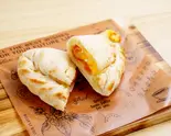 包みピザ(4種のチーズ&ベーコン)(タピオカ専門店nami 瑞江店)