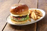egg burger エッグバーガー 【フレンチフライ付】(ARMS TAKEOUT & DELIVERY)