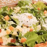 とろ～り温玉シーザーサラダ（ゴロゴロお肉の牛タコライスと参鶏湯(サムゲタン) 志村坂上店(カラオケCLUB DAM 志村坂上店)）