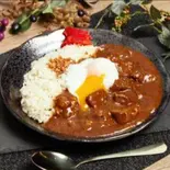 牛すじ煮込み温玉カレー（牛煮込みカレー専門店 Kamata Curry）