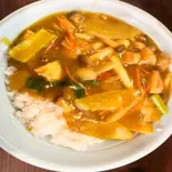 鶏肉カレー煮込み丼新品キャンペーン大盛り無料 けいぐん飯店(けいぐん飯店)