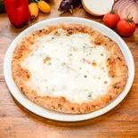 チーズ大好き！4種のチーズピッツァ 4 Kind Cheese Quattro Formaggi（LOVE TABLE Agarato farm to table）