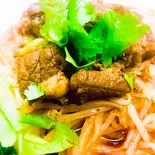 牛肉の四川風刀削麵（龍 刀削麺）