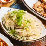蒸し鶏肉の特製ソース Steamed Chicken with Special Sauce（餃子酒場 豊葉 千葉本店）
