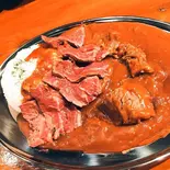 ステーキ ＆牛すじカレー 大盛（ハラペコステーキ 新宿本店）