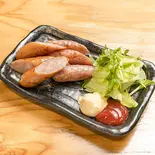 炙りソーセージ(ハーブ＆ガーリック2種盛り)（ひもの野郎八重洲店）