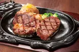 黒毛和牛サーロインステーキ100g＆熟成サーロイン150g（フォルクス 博多駅南店）