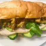 炙り豚肉ベトナム風肉ハムバインミー BÁNH MỸ THỊT NƯỚNG CHẢ LỤA（KOIベトナムフォー）