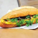 PATE 卵バインミー( bánh mì pate trứng )（SHINSEKAIYAKINIKU）
