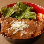 牛赤身塩焼肉丼(韓国料理 清美)