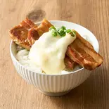 とろりチーズの豚角煮丼 Cheese Kakuni Rice Bowl(トロじゅわ煮込食堂 豚角丸 南堀江)