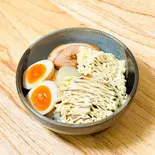 マヨ炙りチャーシュー丼(チャーシュー3枚、味玉1個、にんにく、マヨネーズ)（ご褒美チャーシュー丼 ぶた丸）