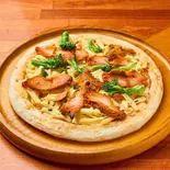 タンドリーチキンピザ Tandoori chicken Pizza（【ボリューム満点コスパ最高】本格エスニックandハワイアンバルKAUAI）