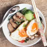チャーシュー目玉焼き飯 (叉燒煎雙蛋飯)（蓮蓮Ren Ren 香港の料理）
