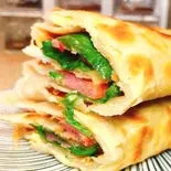 中華クレープ(鸡蛋灌饼 )Chinese Crepe（晧月麻辣湯）
