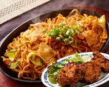 韓国キムチホルモン焼きそば&から揚げ(3個)セット(ホルモン焼きそば おとうちゃん 弘明寺店)