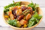 マグロとホタテのパクチー入りアジアン風ポキ（十五穀米のヘルシーポキ丼の店 Poke Poke 天下茶屋店）