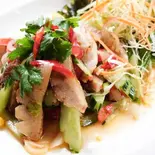 豚トロのサラダ（ソイアーリータイ料理両国店）