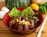 ダブル牛ハラミステーキ丼 Double Beef Skirt Steak Rice Bowl（鉄板焼き屋のステーキ丼）