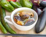 自家製野菜出汁のベジスープ Veggie Soup with Homemade Vegetable Stock(八百屋&Cafe はっぴ〜べじたぶる)