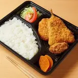 ミックスフライ弁当（大衆海鮮居酒屋 おっ魚）