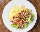 チキンオーバーライス Chicken Over Rice オリジナルホットソース（スペアリブハウス Howdy 武蔵新城）