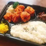 〝やみつき″鶏の唐揚げ弁当（ハンバーグ＆ステーキ おが屋）