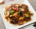 エリンギ牛肉炒め Beef & Mushroom Stir-Fry(味四川 四川ダイニング)