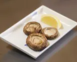 焼きしいたけ Grilled Shiitake Mushrooms（お好み焼き こてこて）