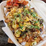 トロてっちゃん＆ハラミmix丼（お好み焼 鉄板焼 エソラ）